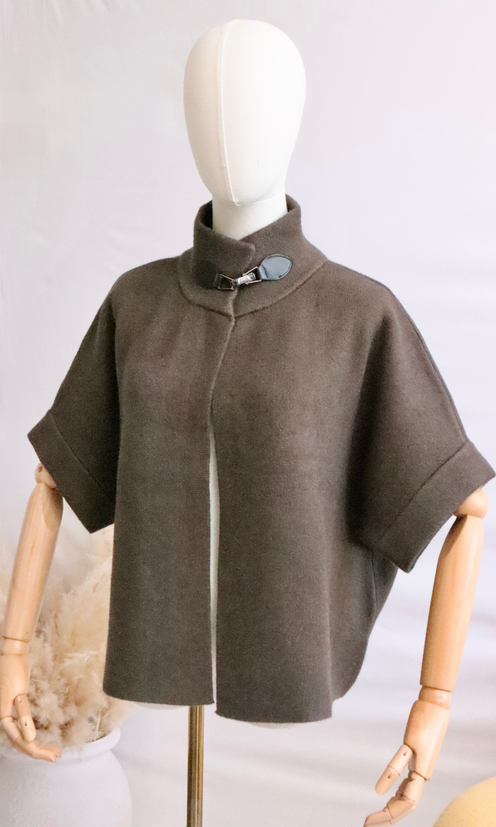 Cape manches courtes en maille