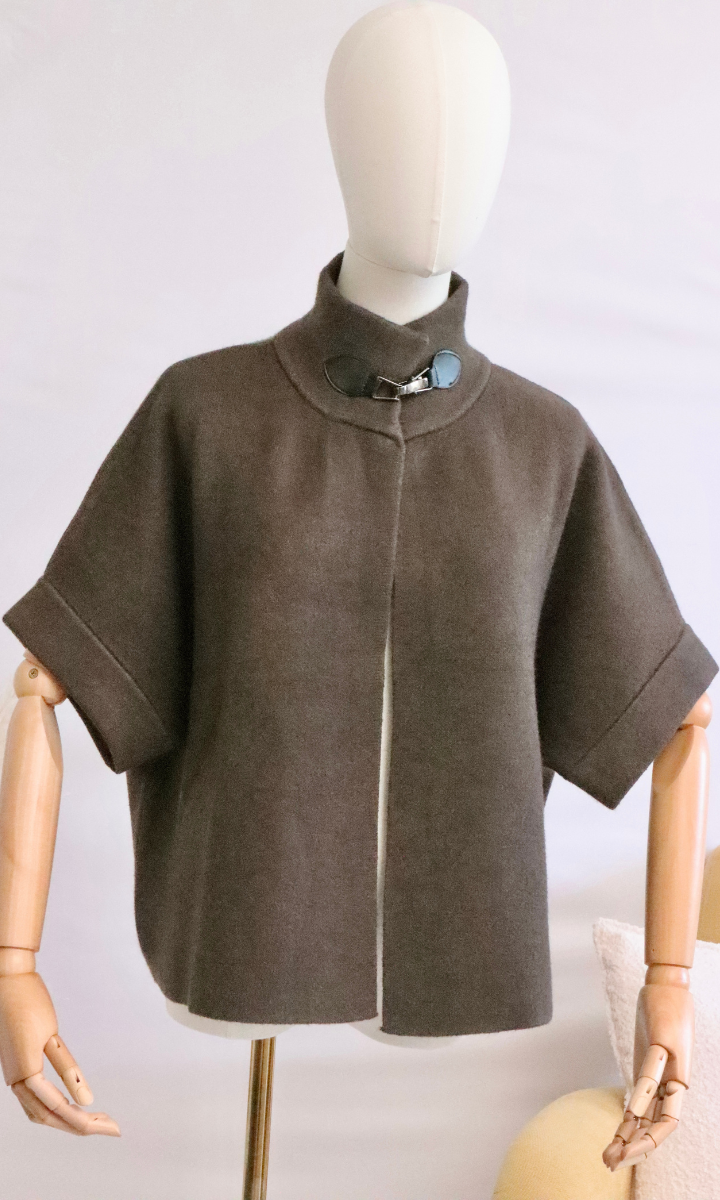 Cape manches courtes en maille