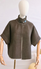 Cape manches courtes en maille